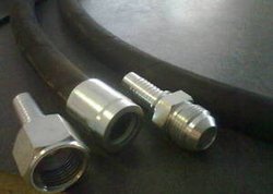 Quels sont les composants d'un flexible hydraulique ?
